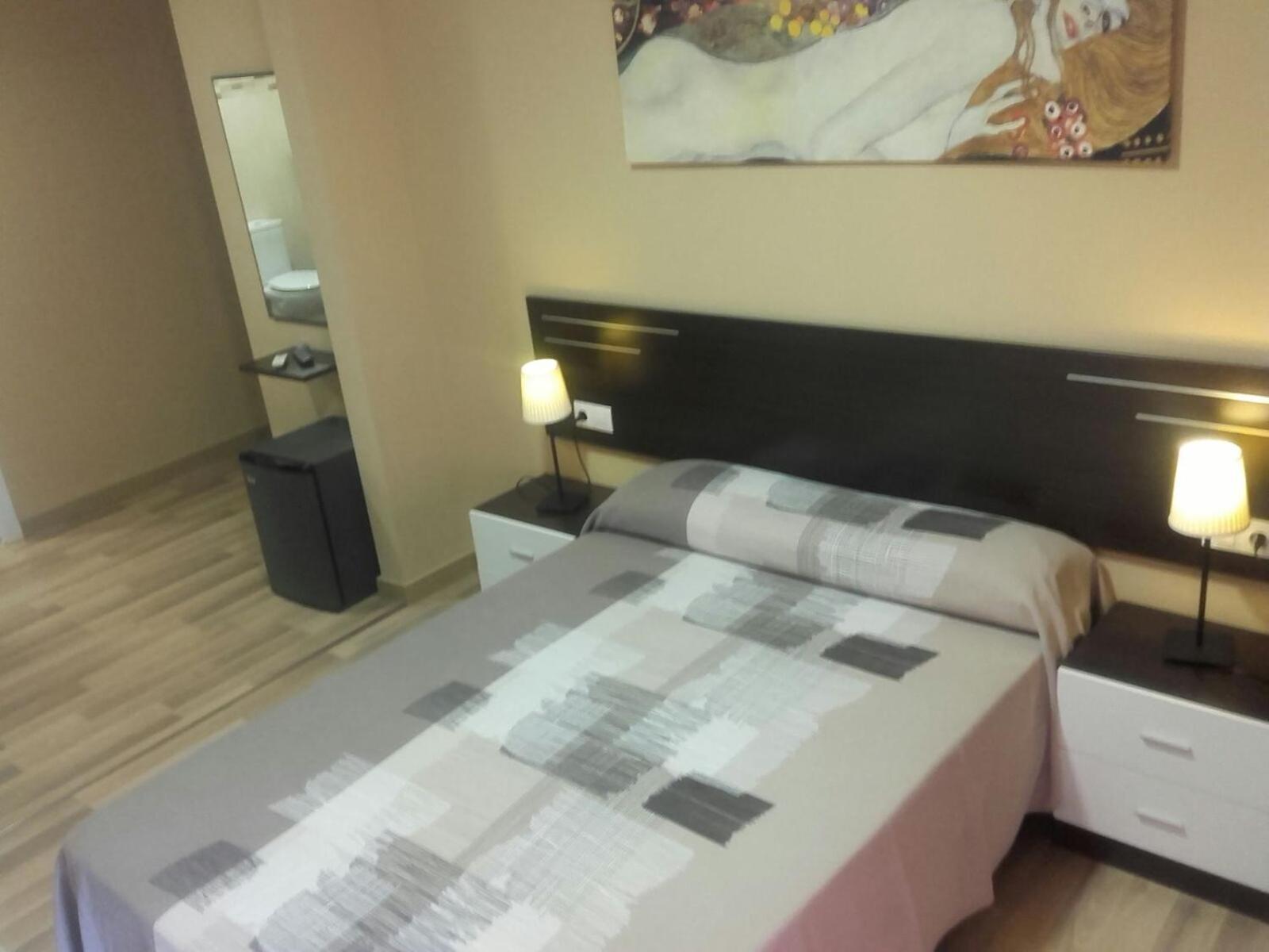 Pension Avenida Вильяфранка-дель-Пенедес Номер фото