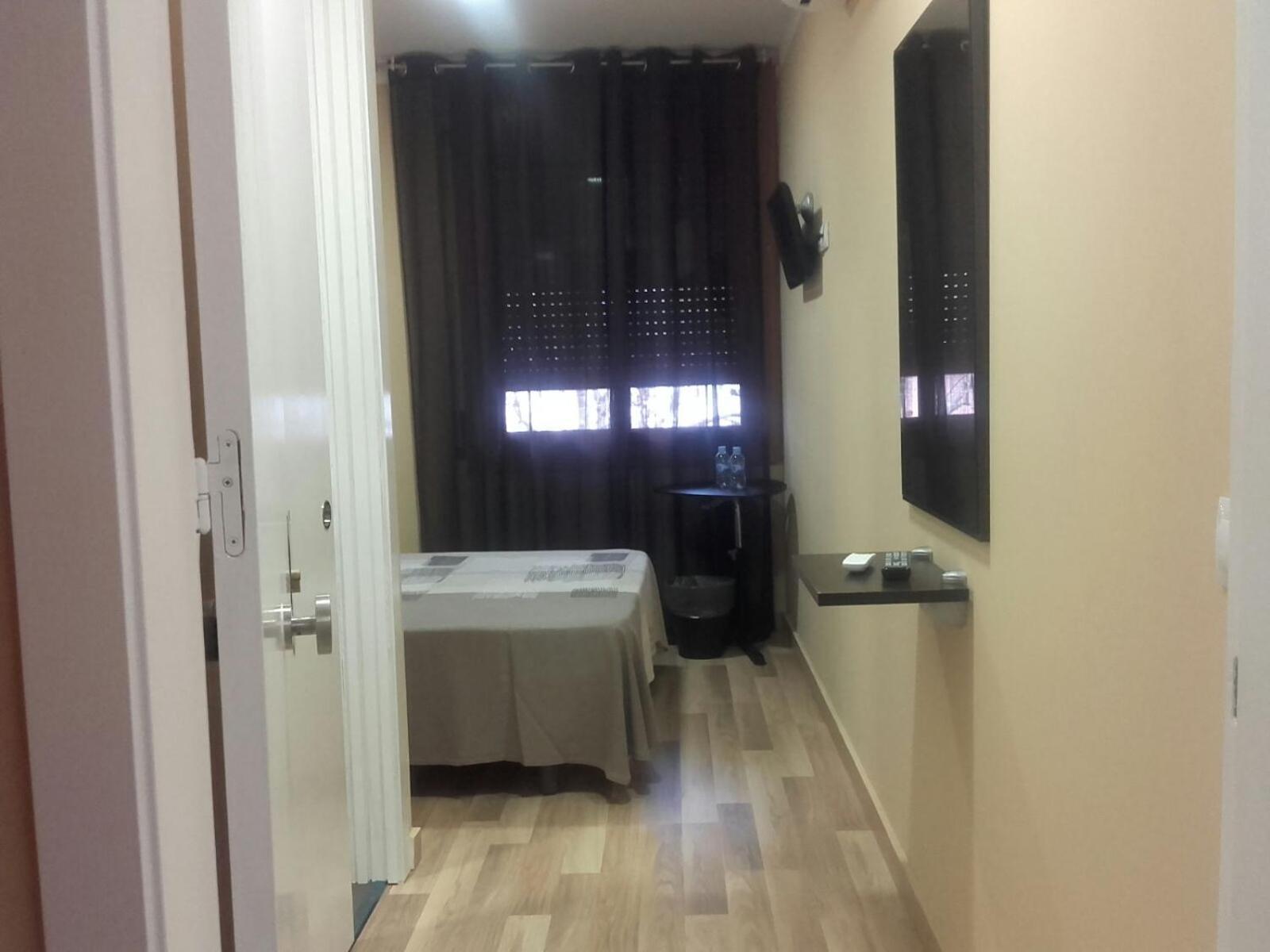 Pension Avenida Вильяфранка-дель-Пенедес Номер фото