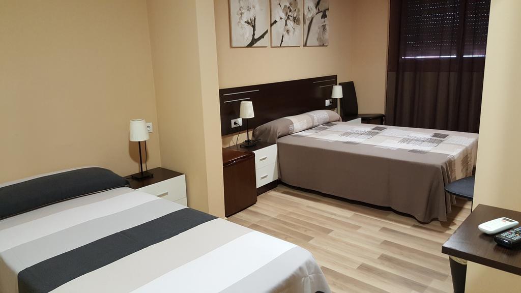 Pension Avenida Вильяфранка-дель-Пенедес Экстерьер фото